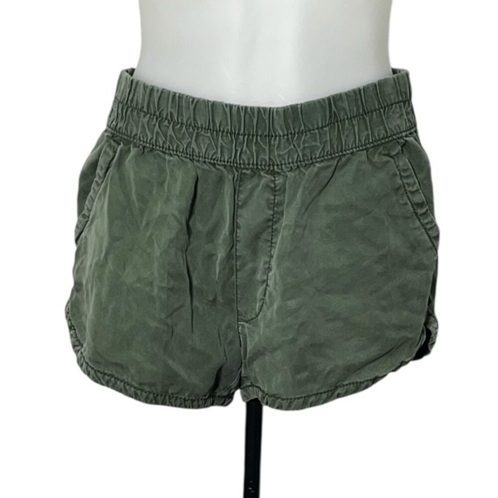Small American Eagle Outfitters green Women's Cargo Shorts